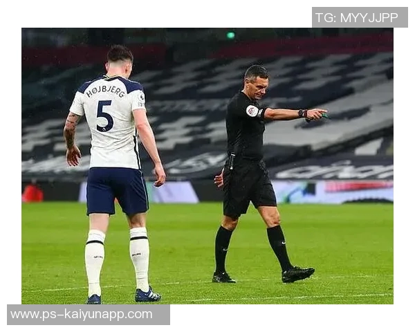 姜至鹏强行阻止主裁判出牌引发争议广东省港杯点球判罚引发热议