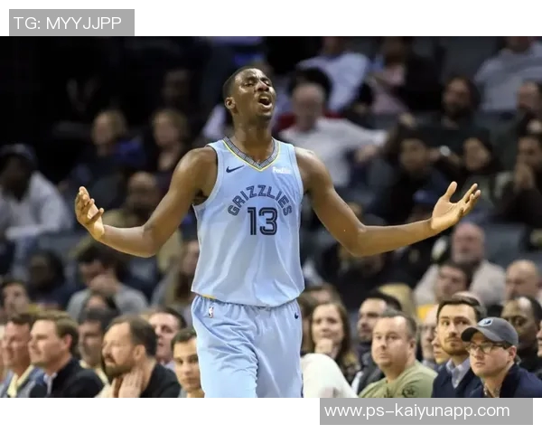 管子煜突破防守连过两人上篮被文班帽封盖精彩瞬间回顾